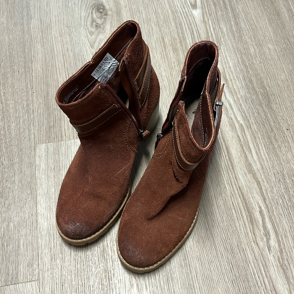 Clarks Clarkwell Hall British Tan Suede Heeled Bootie 10